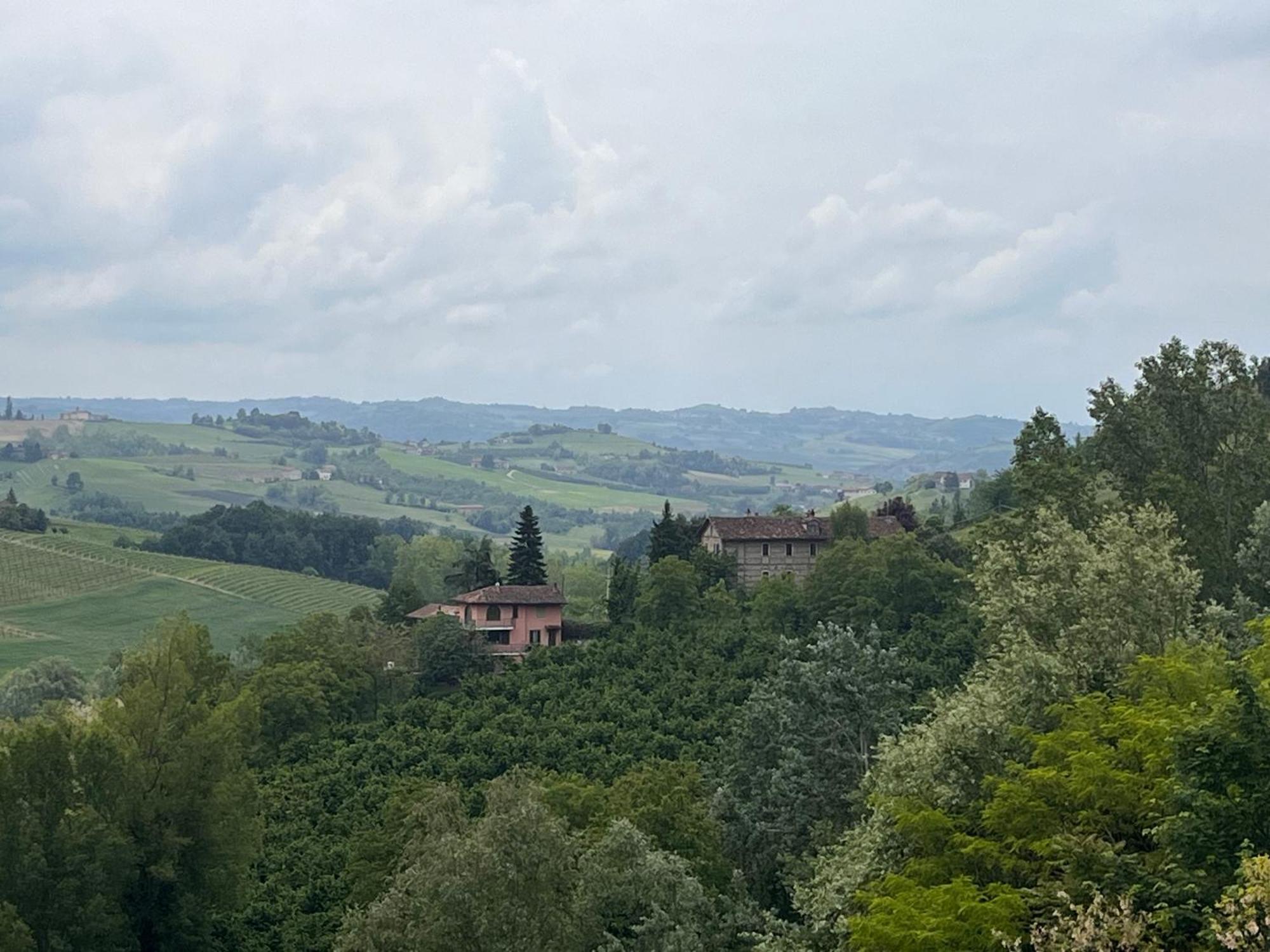 Appartamento "La Poesia Della Terra" Monforte D'Alba Exterior photo