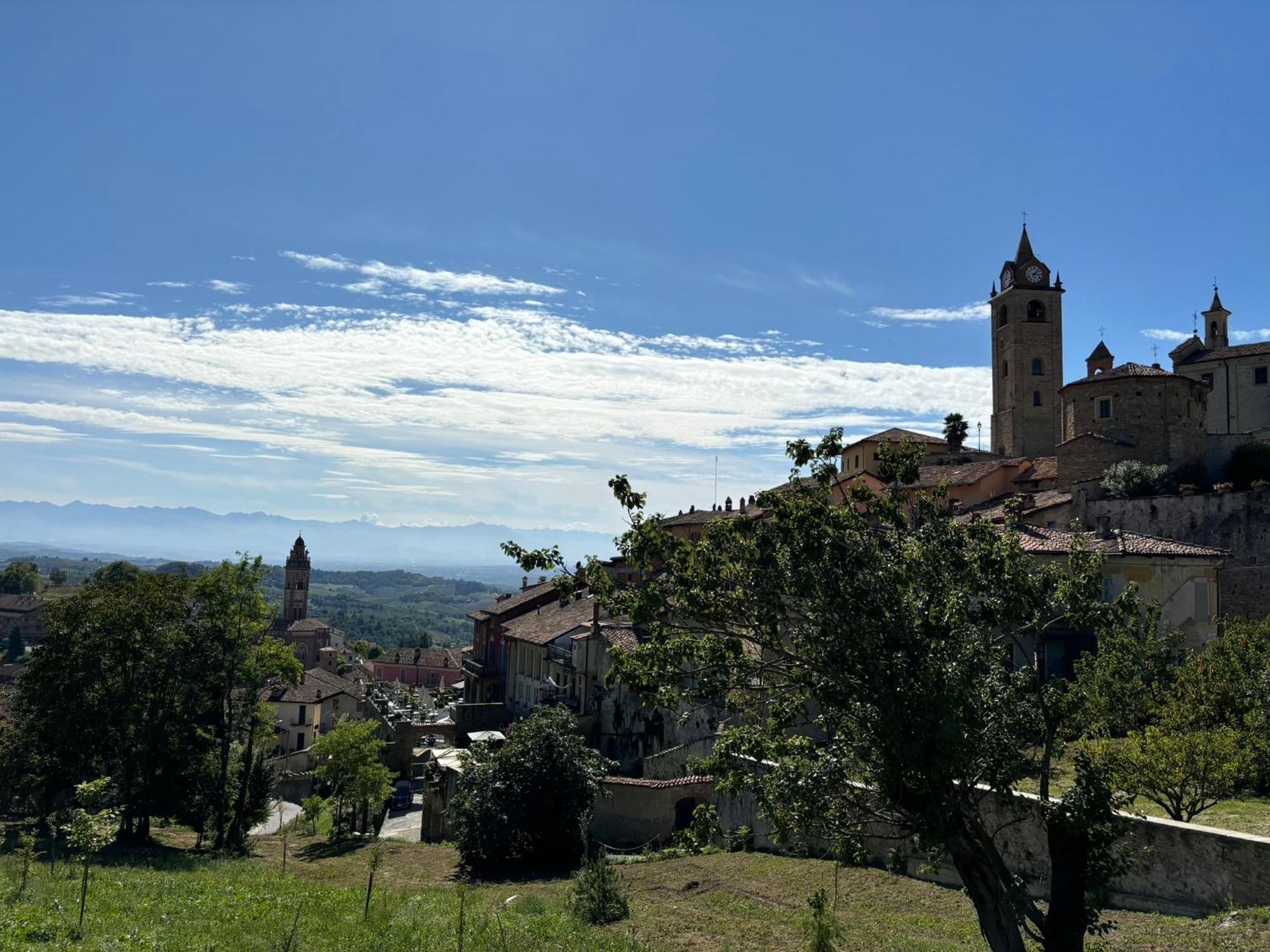 Appartamento "La Poesia Della Terra" Monforte D'Alba Exterior photo