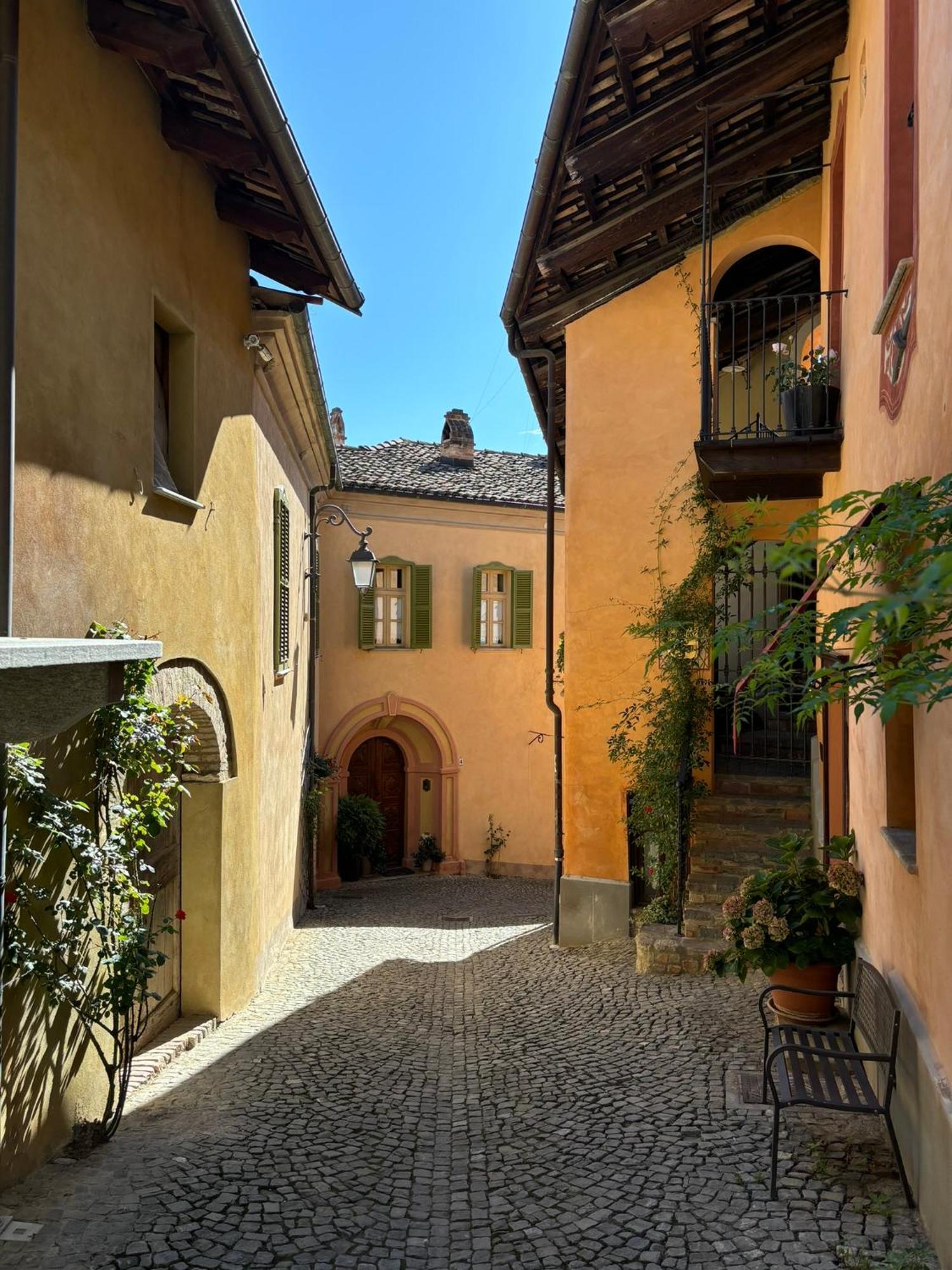 Appartamento "La Poesia Della Terra" Monforte D'Alba Exterior photo