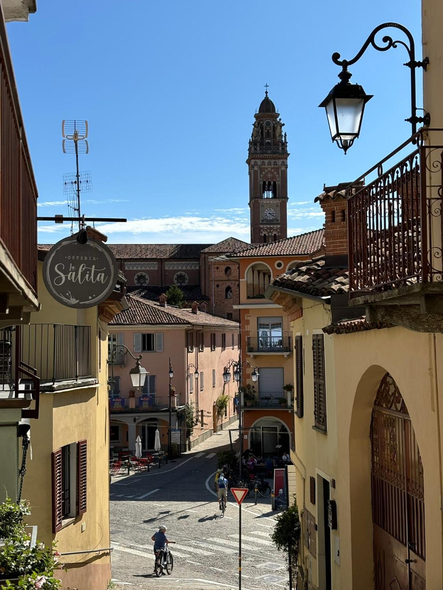 Appartamento "La Poesia Della Terra" Monforte D'Alba Exterior photo